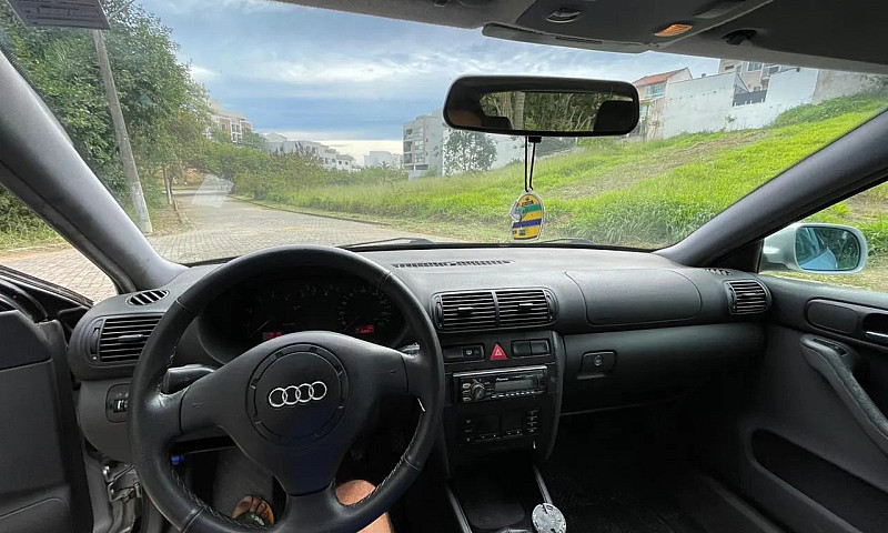 Audi A3 1.8 5P Mec. ...