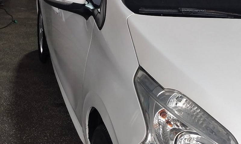 Peugeot 208 Allure 2...