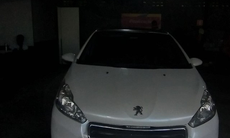 Peugeot 208 Allure 2...