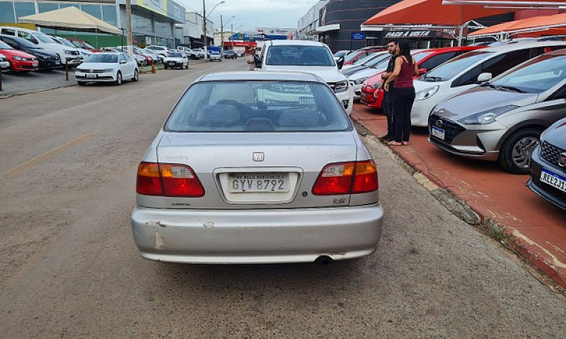 Honda Civic 2000...