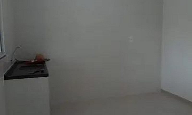 Aluga-Se Casa Ampla ...