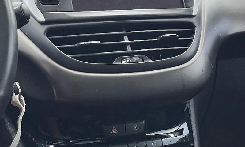 Peugeot 2008 1.6 16V...