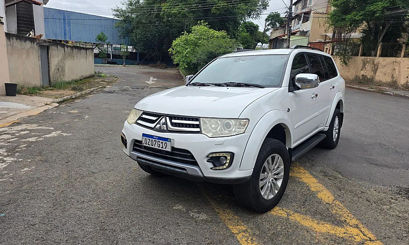 Mitsubishi Pajero Da...