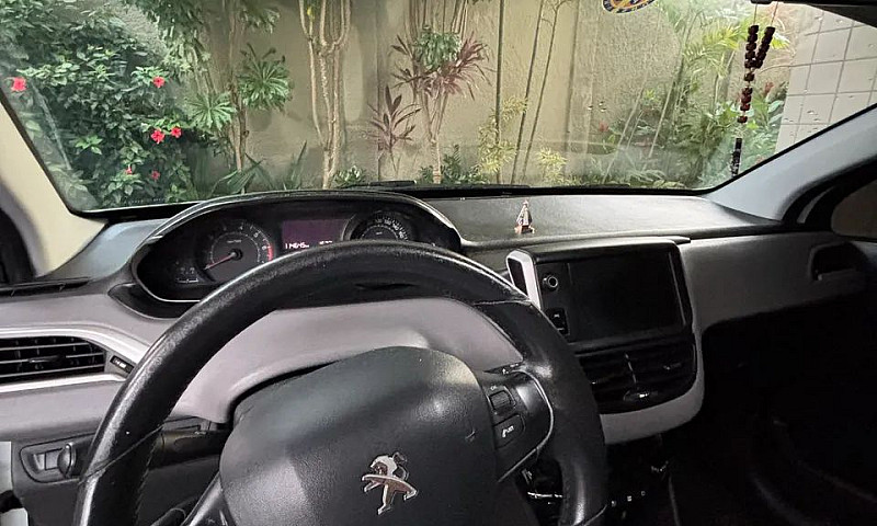 Peugeot 208 Allure 1...
