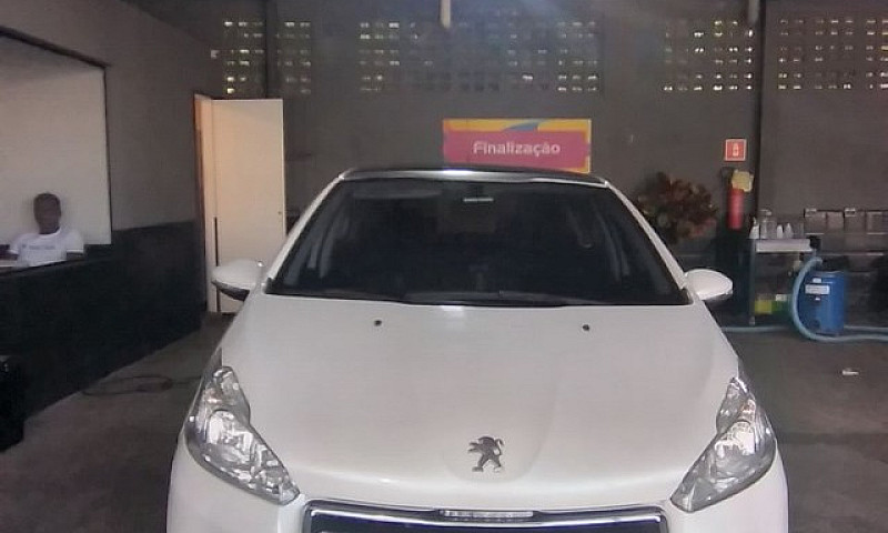 Peugeot 208 Allure 2...