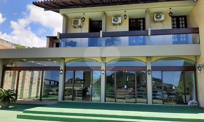 Vitória - Casa Padrã...