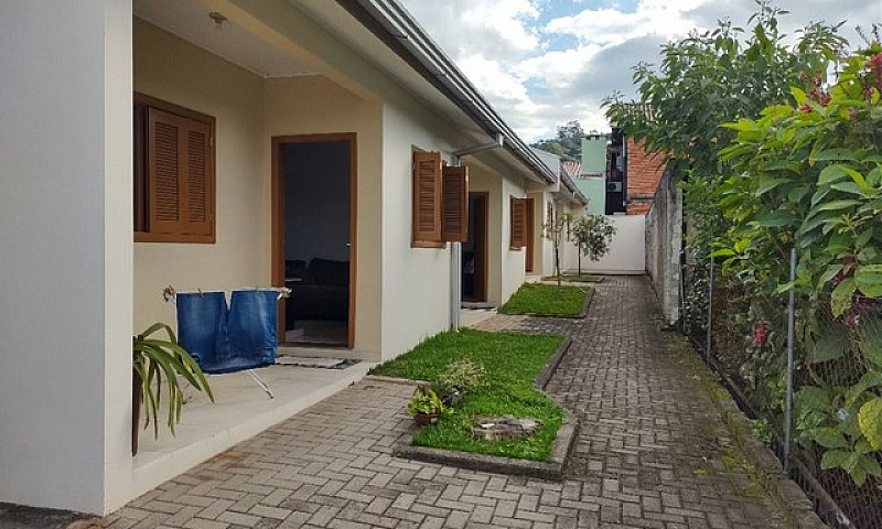 Casa Com 2 Dormitóri...