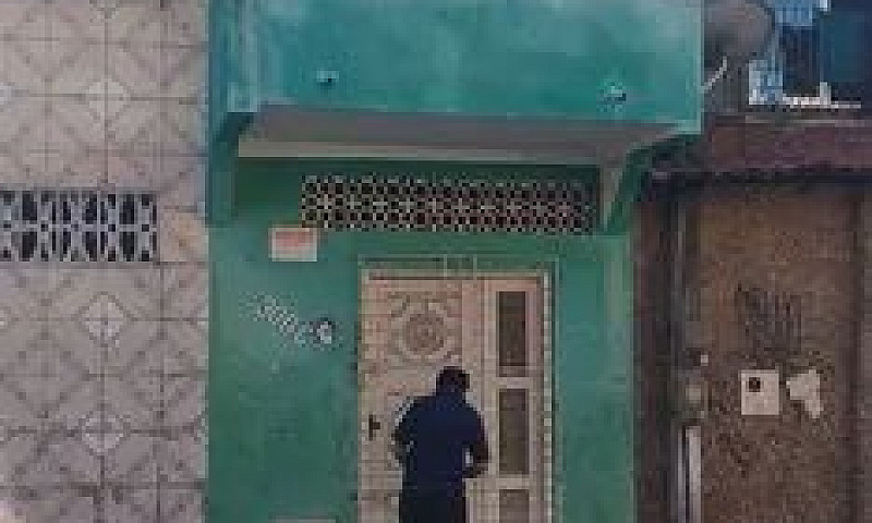Casa 2 Quartos R$800...