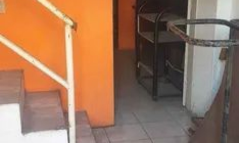 Casa 2 Quartos R$800...