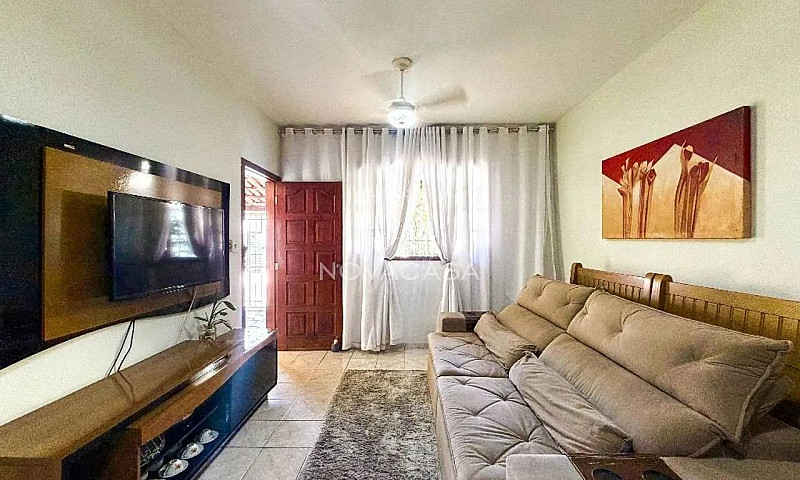 Casa Com 3 Dormitóri...