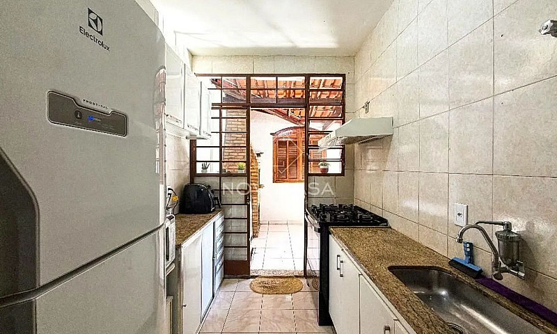 Casa Com 3 Dormitóri...