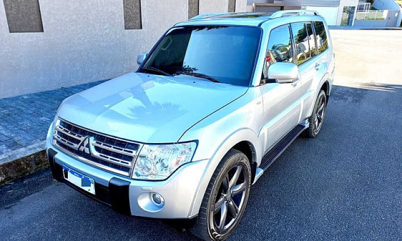 ?Mitsubishi Pajero F...