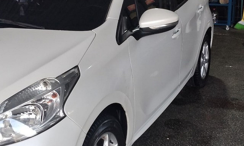 Peugeot 208 Allure 2...