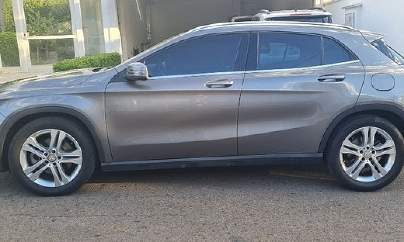 Mercedes-Benz Gla 25...