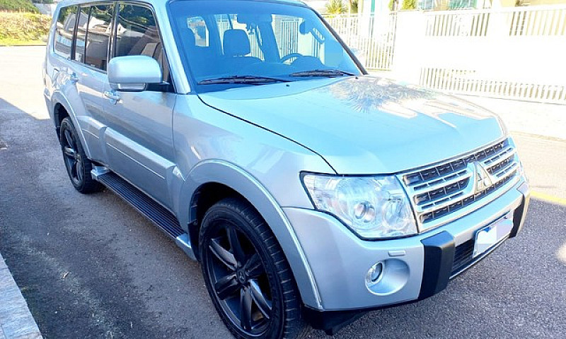 ?Mitsubishi Pajero F...