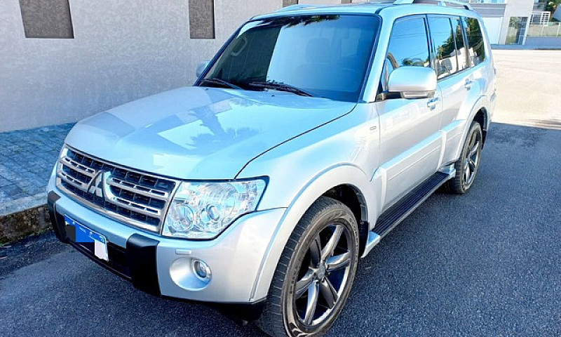 ?Mitsubishi Pajero F...