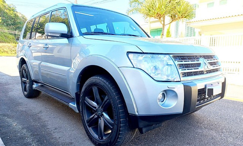 ?Mitsubishi Pajero F...
