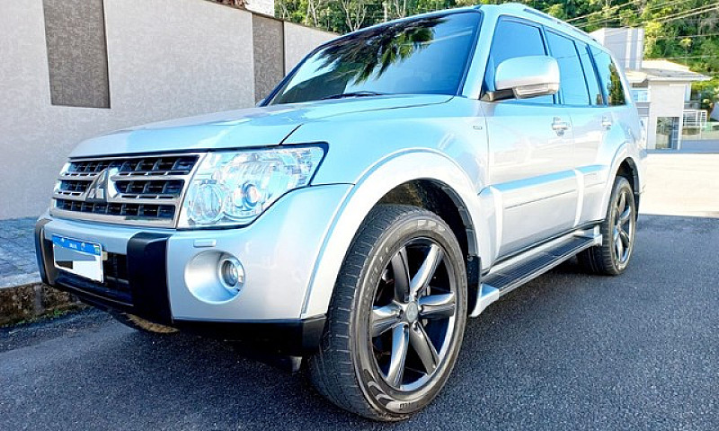 ?Mitsubishi Pajero F...