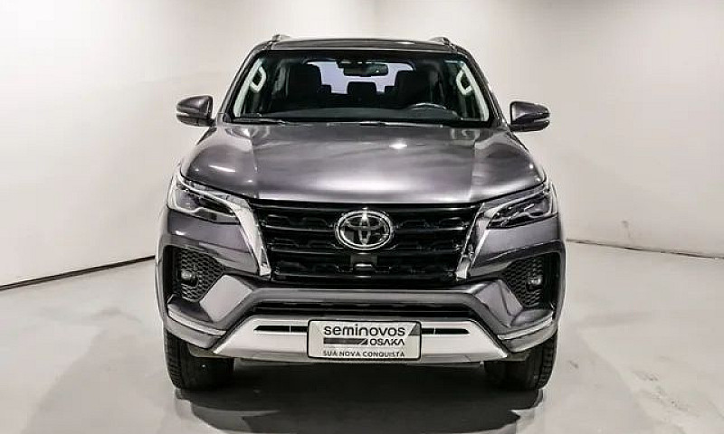 Toyota Hilux Sw4 2.8...
