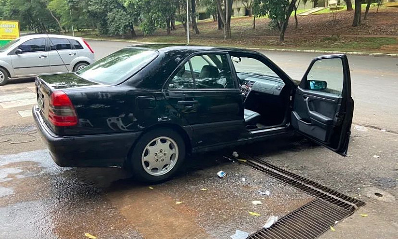 Mercedes-Benz C-180 ...
