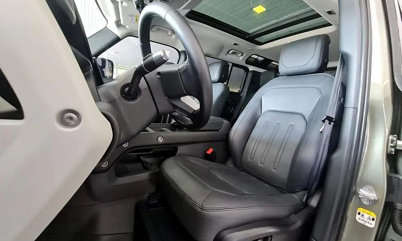 Land Rover Defender ...
