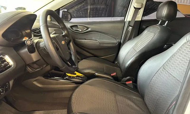 Chevrolet Onix Hatch...