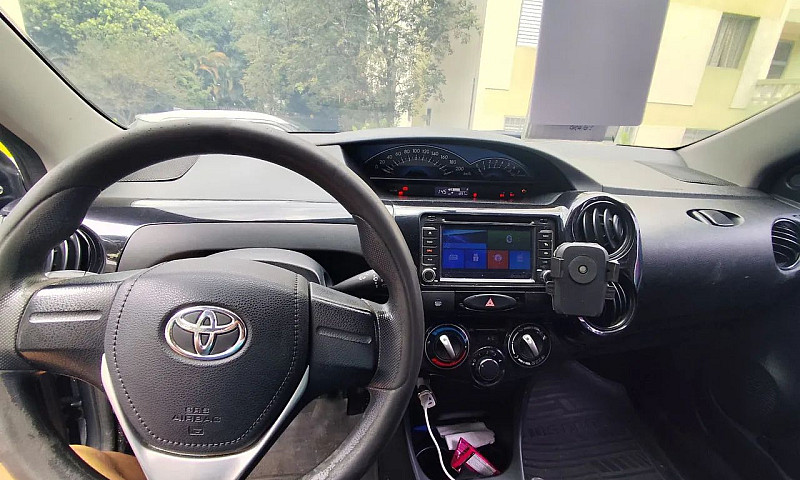 Toyota Etios X 1.3 F...