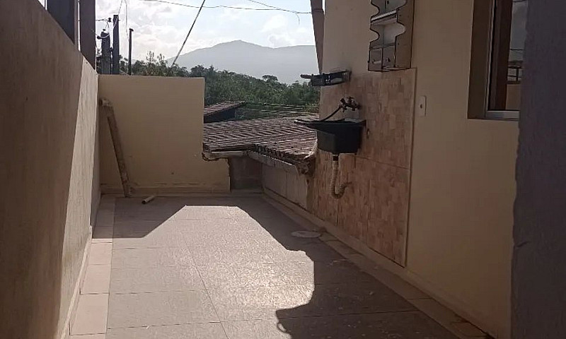 Aluga-Se Casa Sobrep...