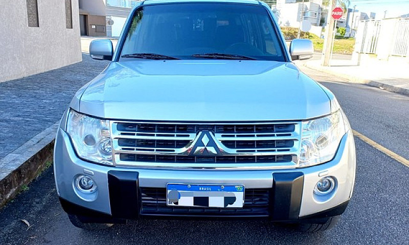 ?Mitsubishi Pajero F...