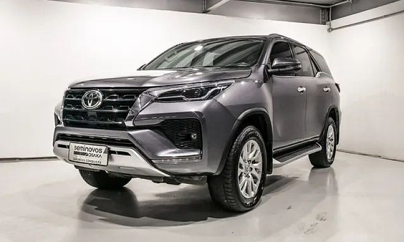 Toyota Hilux Sw4 2.8...