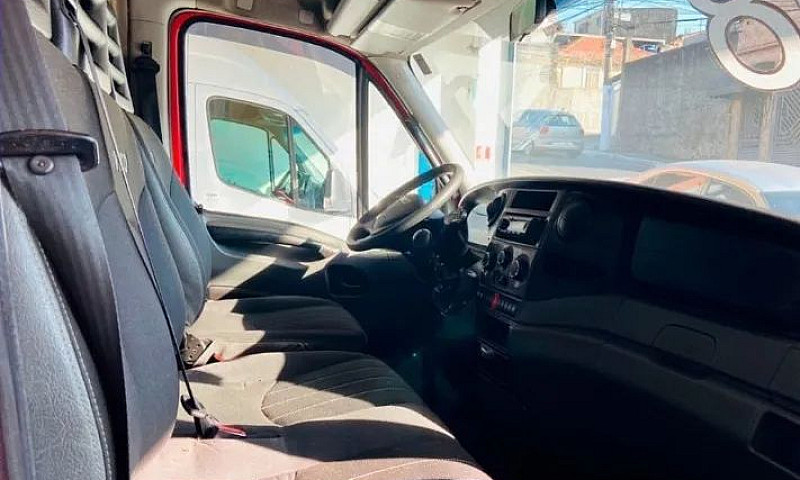 Iveco Bau Seco Ano 2...