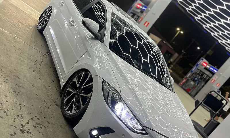 Hyundai Elantra Spec...