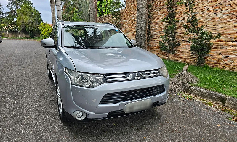 Mitsubishi Outlander...