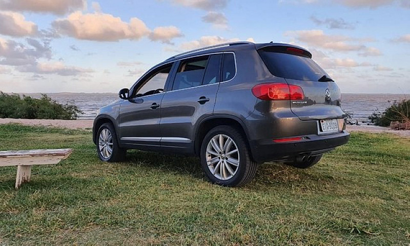 Tiguan 2.0T Pacote P...