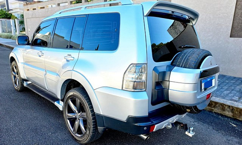 ?Mitsubishi Pajero F...