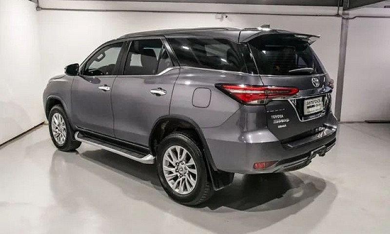Toyota Hilux Sw4 2.8...