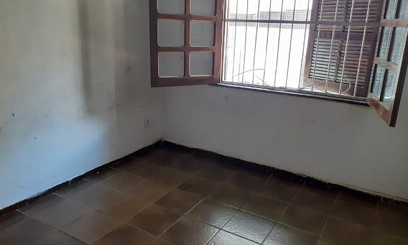 Alugo Casa Com Pisci...