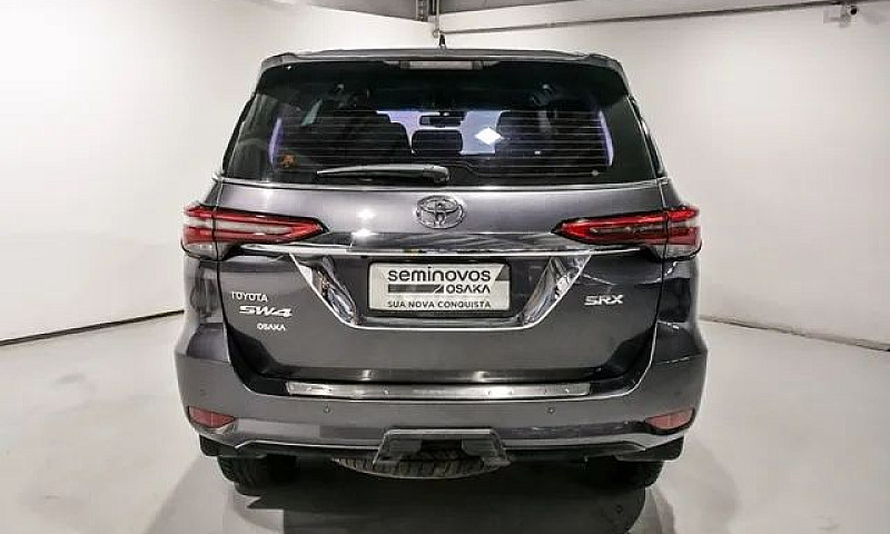 Toyota Hilux Sw4 2.8...