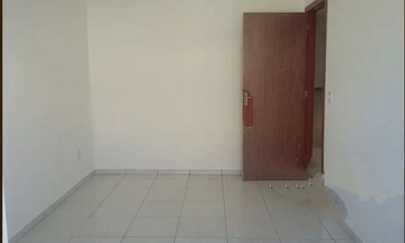 Aluga-Se Apartamento...