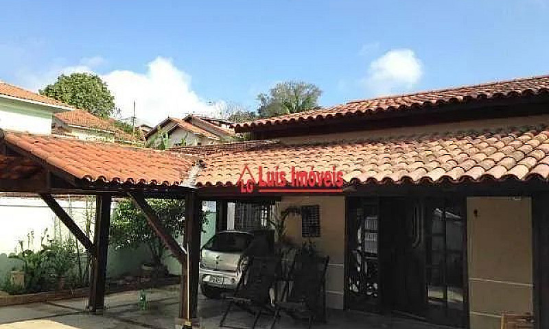 Casa Com 3 Dormitóri...