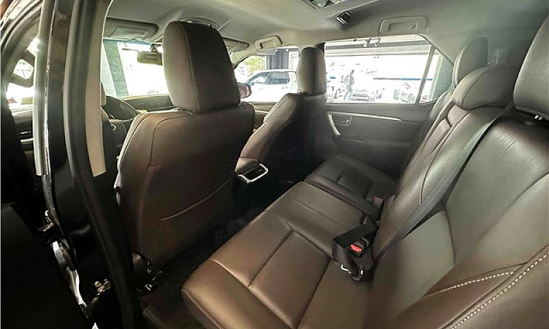 Toyota Hilux Sw4 201...