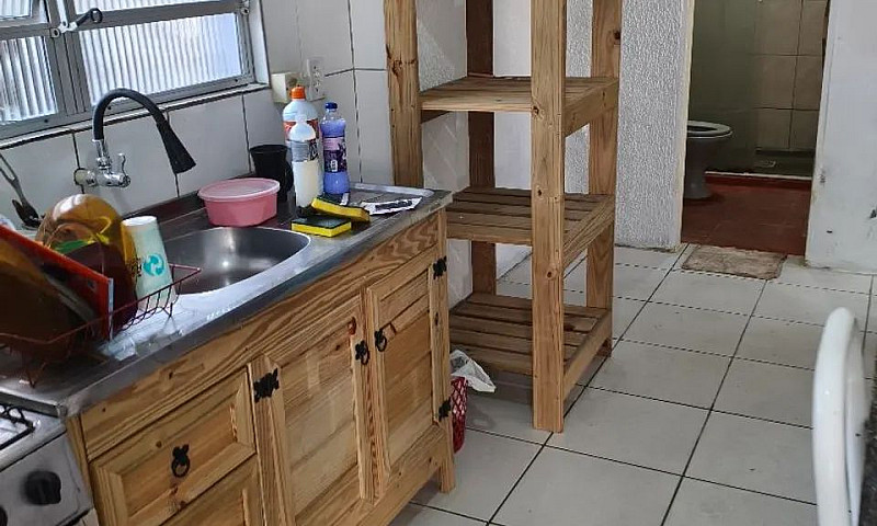 Alugo Pequeno Aparta...