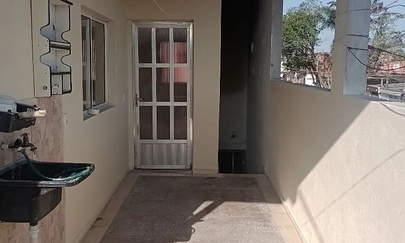 Aluga-Se Casa Sobrep...