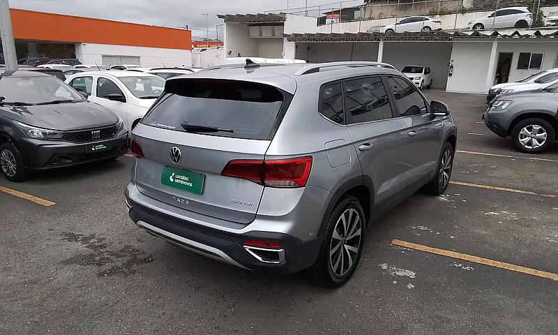 Volkswagen Taos 2023...