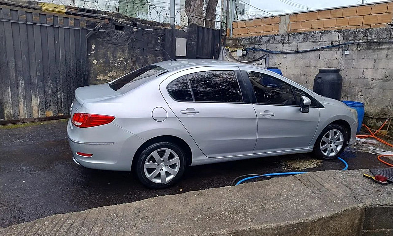 Peugeot 408...