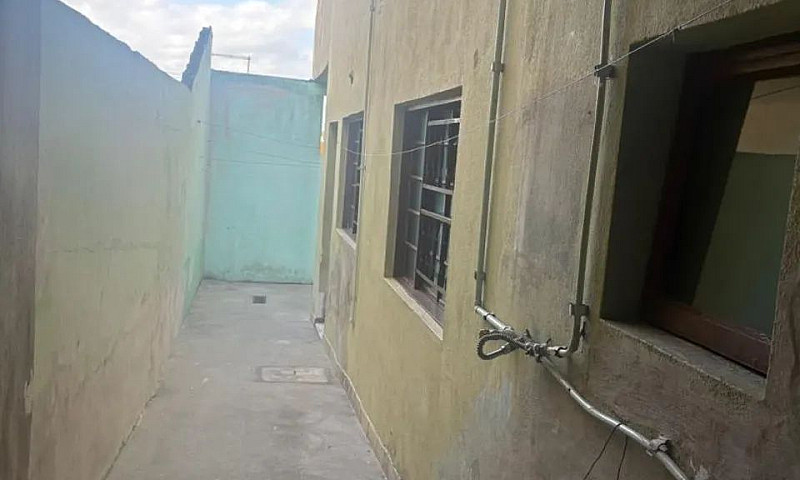 Casa Com 3 Cômodos N...