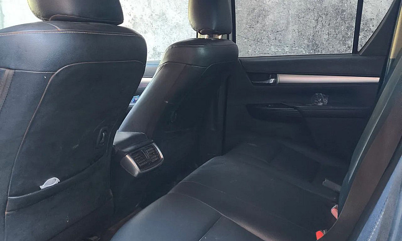 Vendo Hilux Srx 2016...