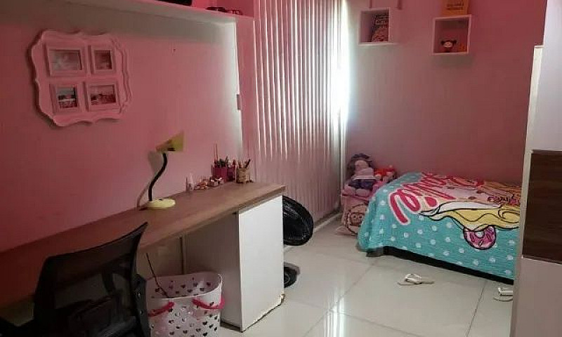 Casa Com Piscina Esc...