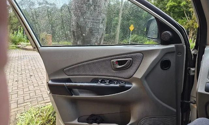 Hyundai Tucson 2.0 1...