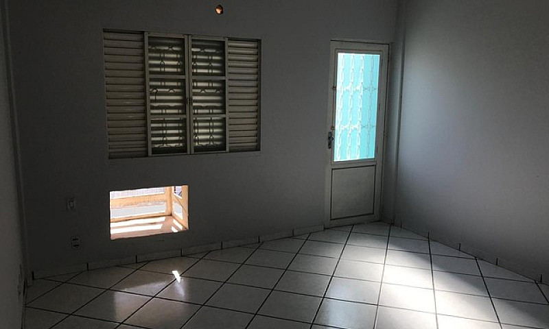 Aluga-Se Sobrado...